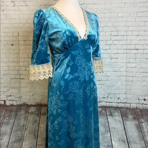 Lait Collection NWT Gwyneth Lace Velvet Maxi Dress in Lake Blue Large Coquette - Picture 11 of 15
